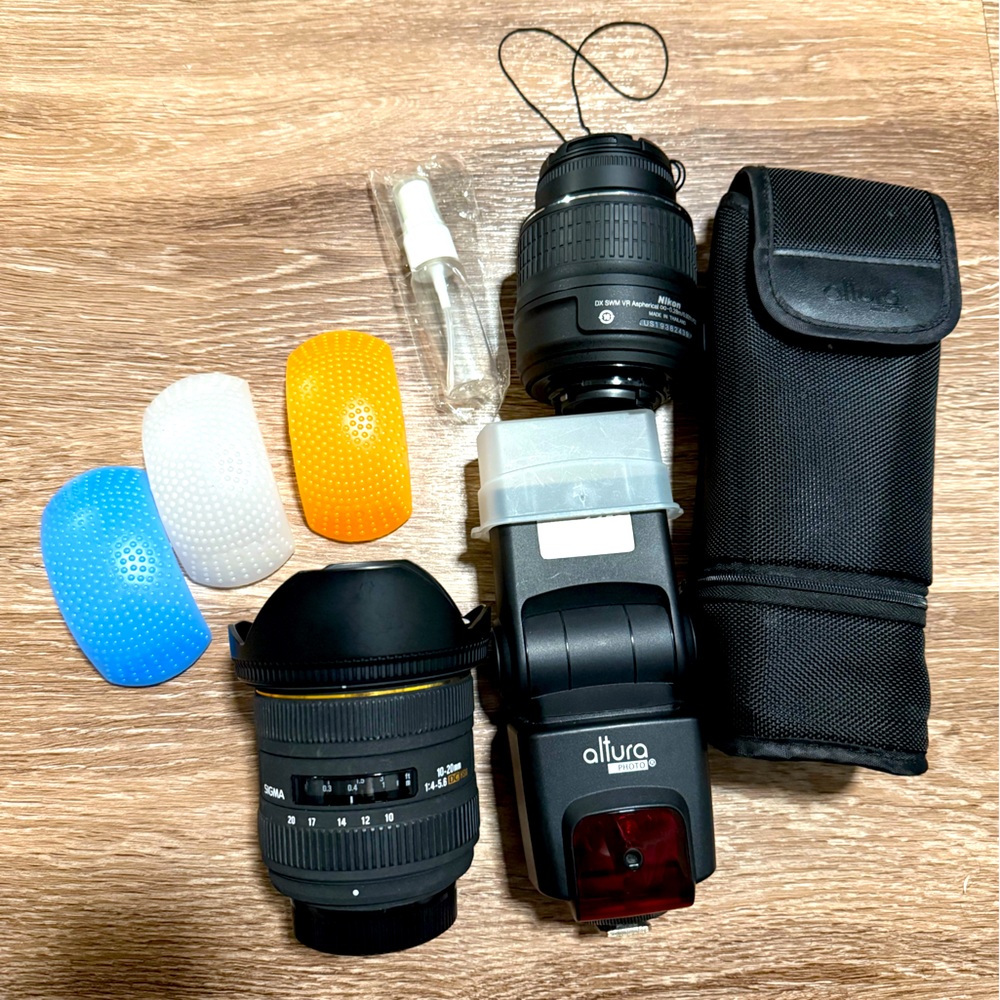 Nikon Black Camera Lens Kit with Altura Flash